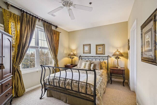 Building Photo - Enjoy coastal living in this Rehoboth Beach apartment, perfectly situated near the boardwalk, bea...