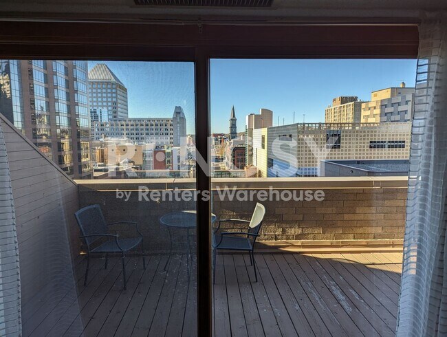 Building Photo - Available now - downtown Saint Paul Views - 1 Bed/1Bath Condo