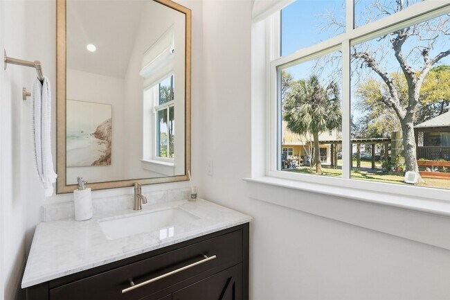 Building Photo - 4712 Avenue Q