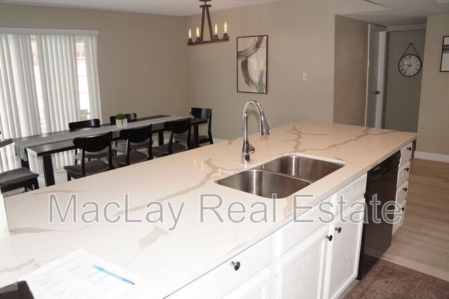 Building Photo - 1732 E Hermosa Dr