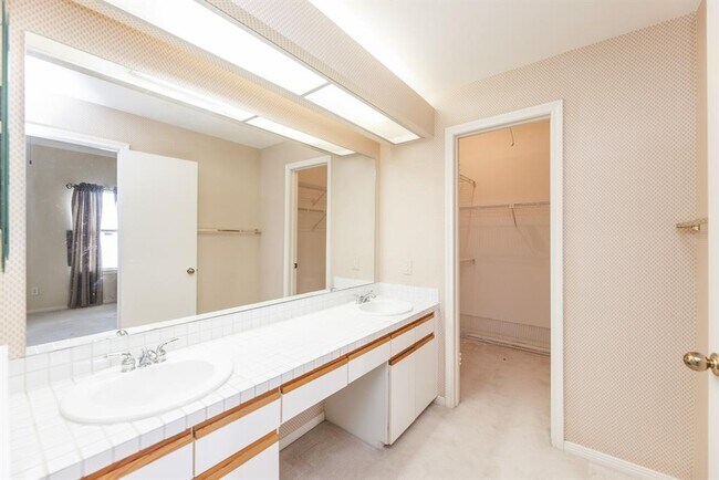 Building Photo - 4144 Greystone Way