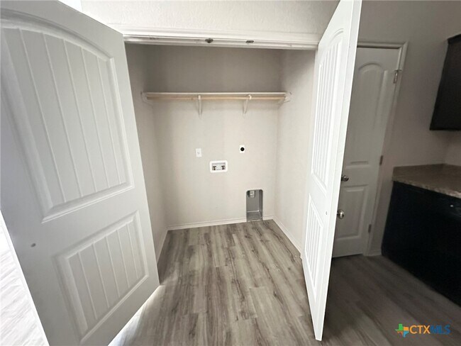 Building Photo - 2424 FM 1113