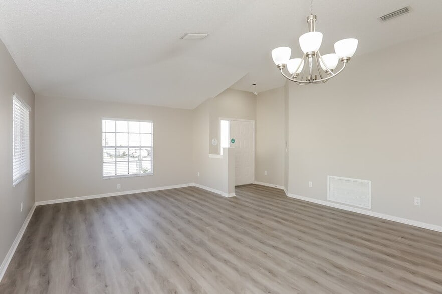 Building Photo - 12620 Longcrest Dr