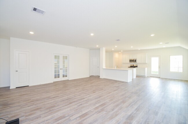 Building Photo - 3106 Stonebriar Dr