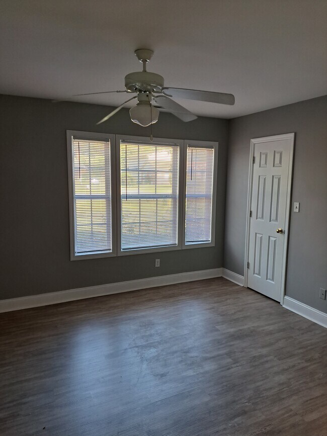 Building Photo - 4314 McClelland Dr