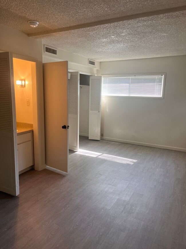 Building Photo - 424 Sycamore Ave