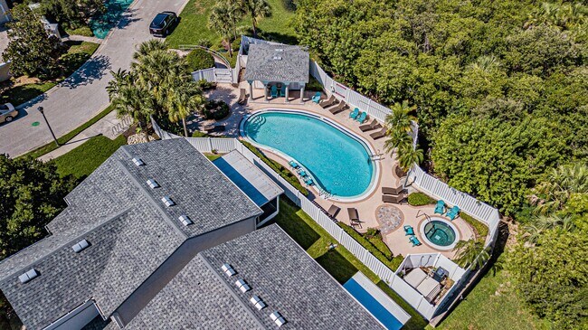 Building Photo - Elegant Venetian Bay Home
