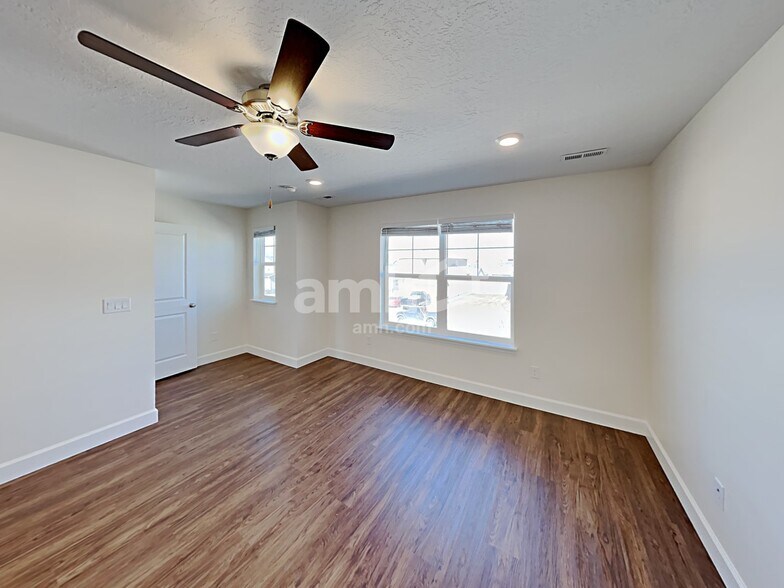 Building Photo - 2434 E Tumbleweed Rd