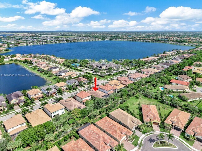 Building Photo - 8855 Watercrest Cir W
