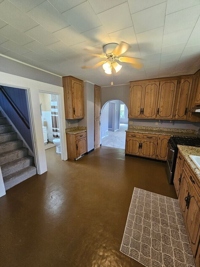 Building Photo - Freshly Updated 3 Bedroom Home in Slavic Village