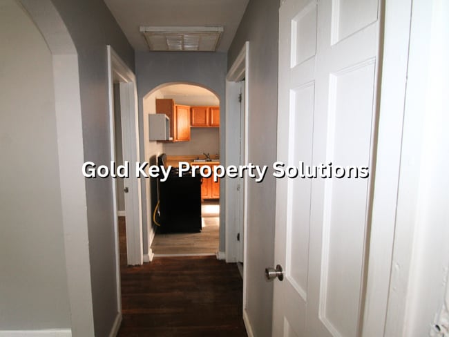Building Photo - MUNCIE 2 BR 1 BA House with Central Air and 2-Car Garage (SECTION 8 APPROVED)