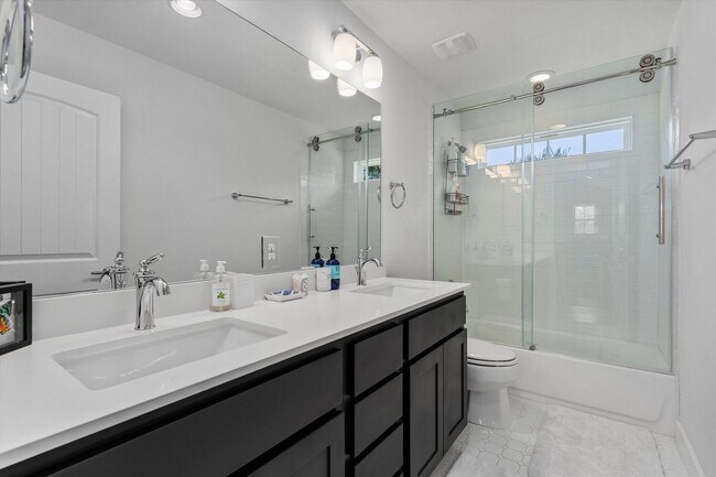 Building Photo - Spacious East Austin Home for Rent