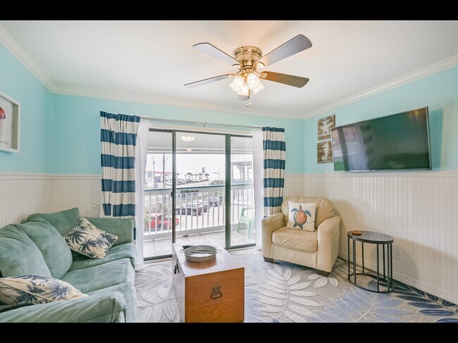 Building Photo - 6102 Seawall Blvd