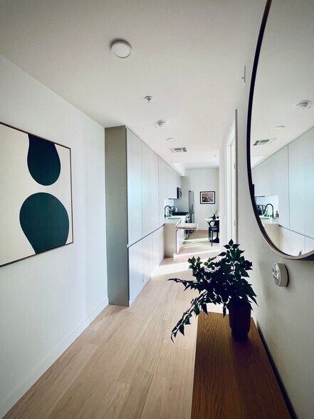 Building Photo - 904 S New Hampshire Ave