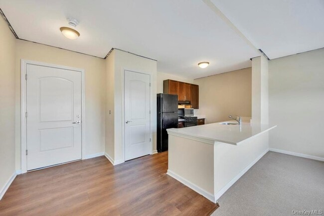 Building Photo - 3 Meadows Ln