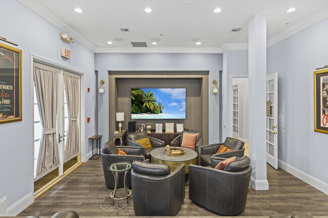 Building Photo - 630 S Sapodilla Ave