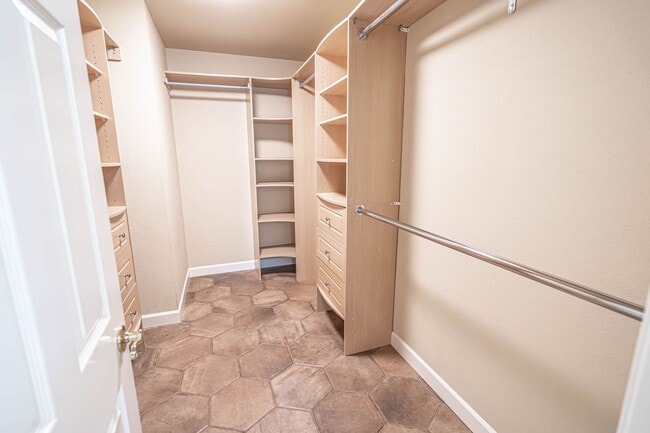 Building Photo - COMING SOON! 4 Bedroom Home for Rent in Santa Clarita!