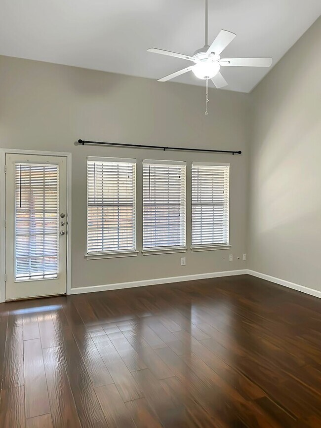 Building Photo - 2-Bed, 2-Bath Townhome with Flexible Floor...