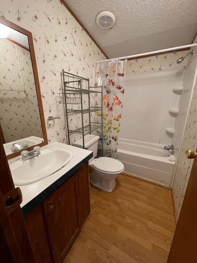 Building Photo - 3 BR, 2 BA doublewide in Pikeville!