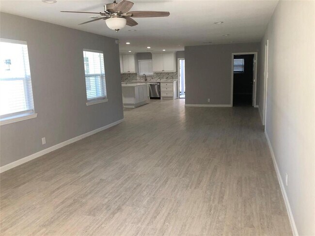Building Photo - 1618 Longacre Dr