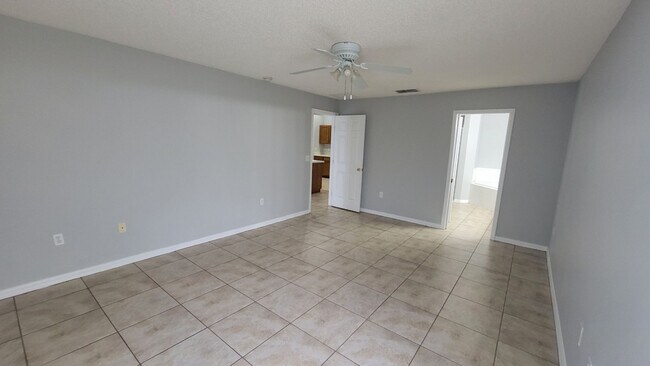 Building Photo - Beautiful 3 bedroom 2 bath home