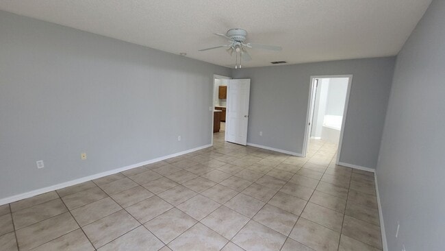 Building Photo - Come see this Beautiful and bright 3 bedroom 2 bath home!