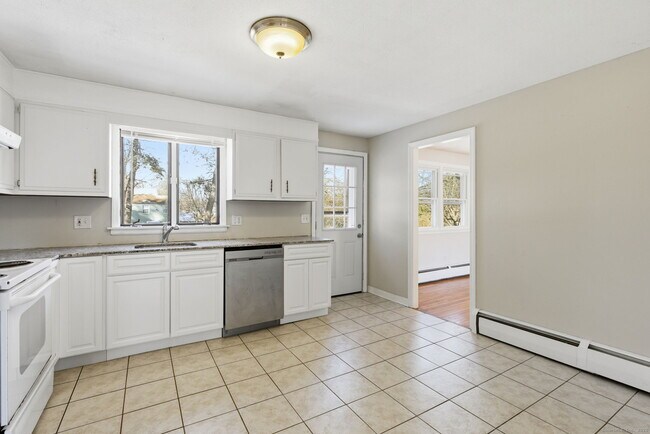 Building Photo - 8 Cherryfield Dr