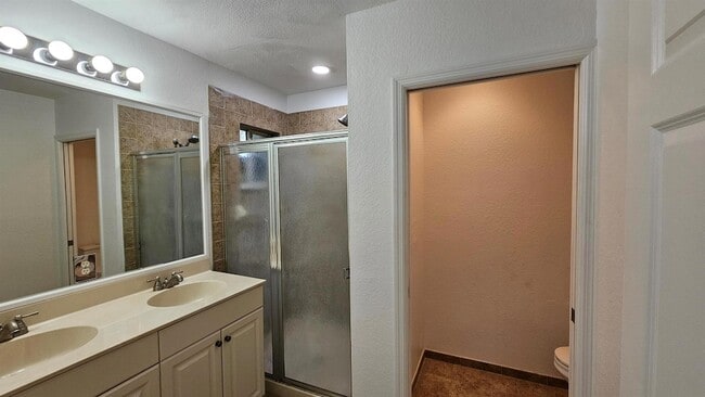 Building Photo - 2022 Island Dr