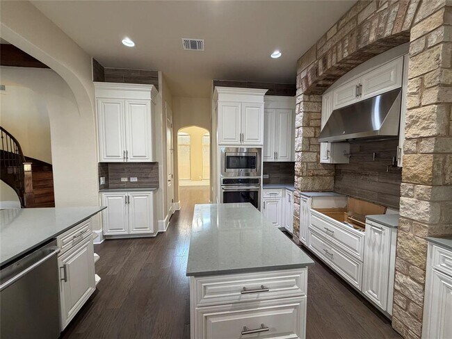 Building Photo - 5449 Diamante Dr