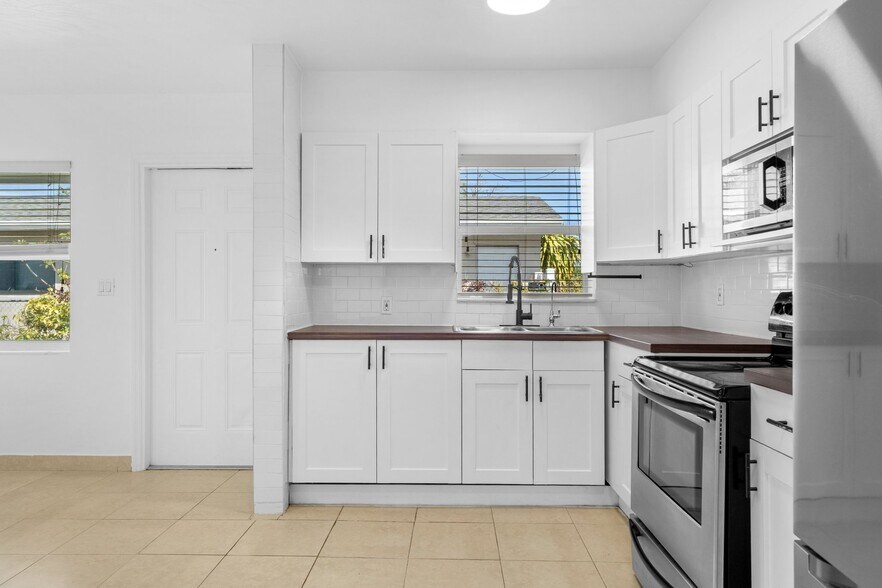 Building Photo - 2235 Coolidge St