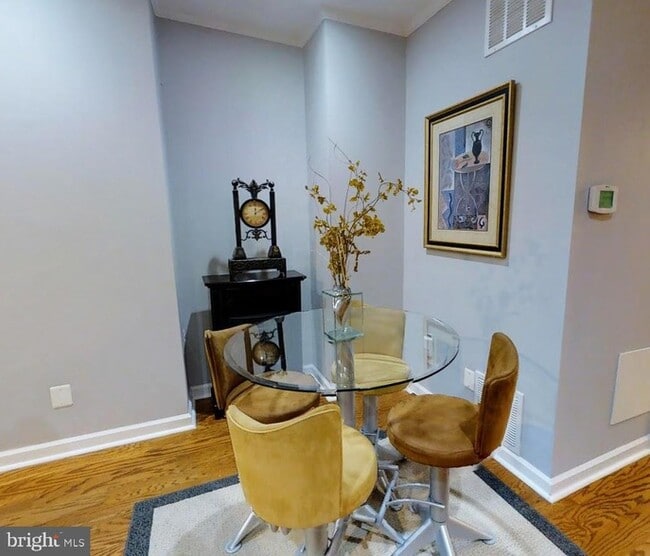 Building Photo - 1929 Gough St