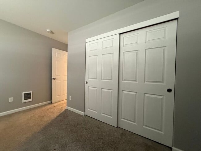 Building Photo - Spring Into Your New Apartment! - Get 1st Month Rent Free
