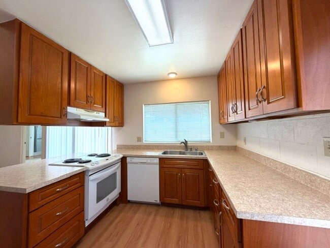 Building Photo - 3 Bedroom, 2 Bathroom with Carport