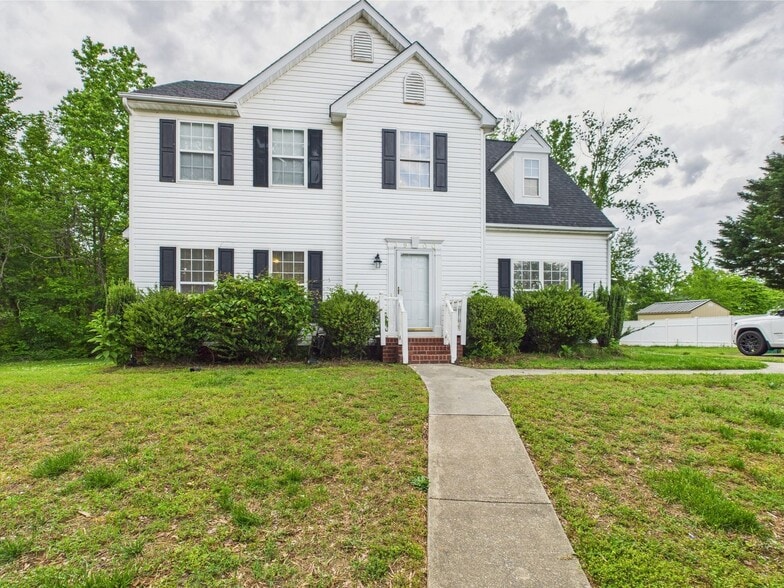 Primary Photo - 3900 Orchard Glen Dr