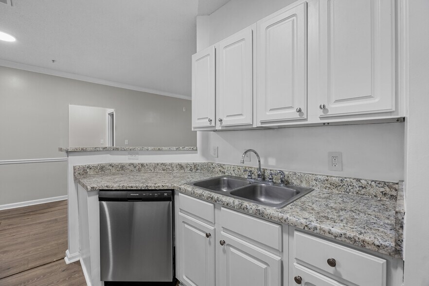 Building Photo - 4104 Walden Park Dr