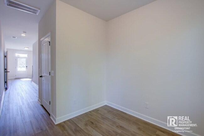 Building Photo - 5208 New Palm Ct