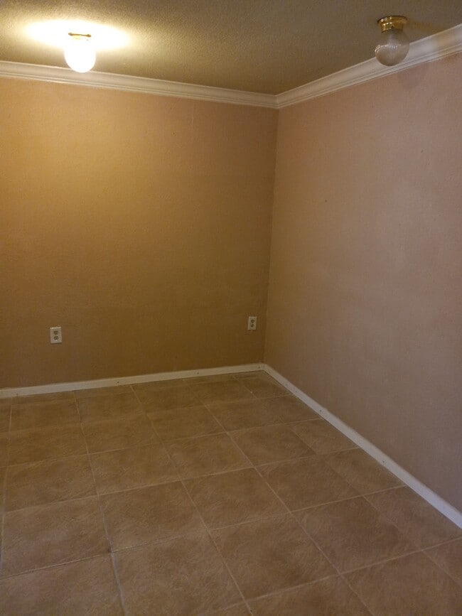 Building Photo - 16900 Wellborne Rd