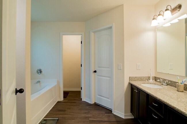 Building Photo - Beautiful 4 bedroom home in Pace