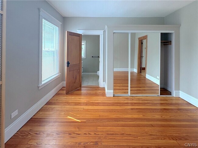 Building Photo - 3565 Oneida St