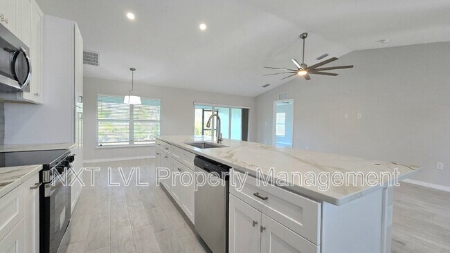 Building Photo - 423 NE 31st St