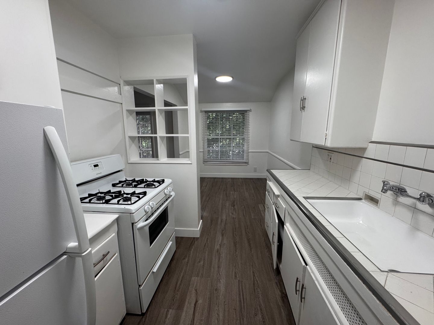 Building Photo - 8575 Holloway Dr