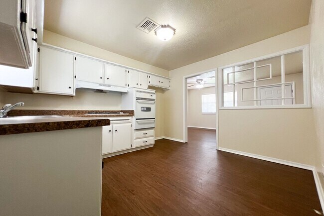 Building Photo - 3137 SW 65th Pl