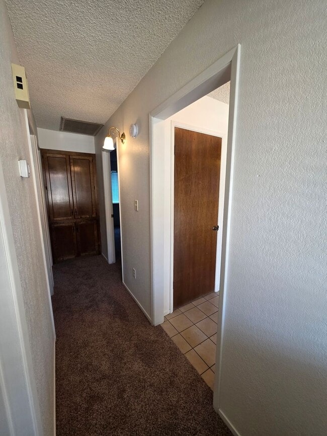 Building Photo - 2 bedroom 1 bath in SE Visalia