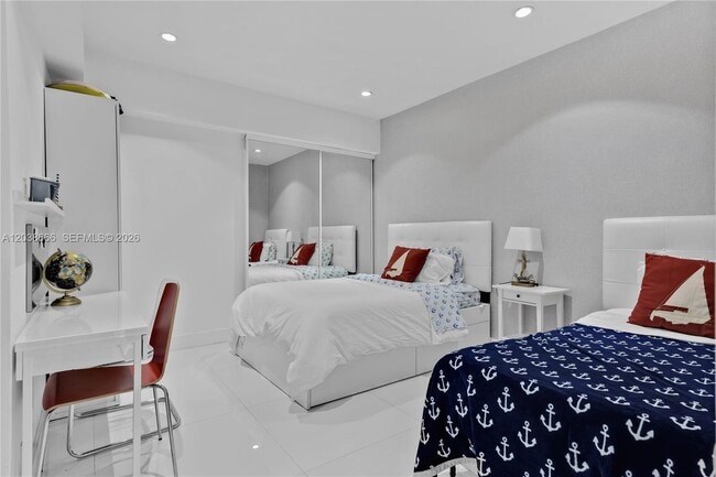 Building Photo - 251 Crandon Blvd