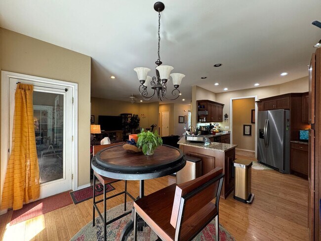 Building Photo - 3 Bedroom, 3 Bathroom House - Walking distance to the beach