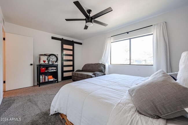 Building Photo - 3213 E Emile Zola Ave