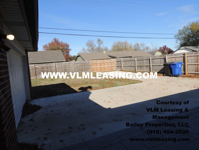 Building Photo - 404 W Vicksburg St