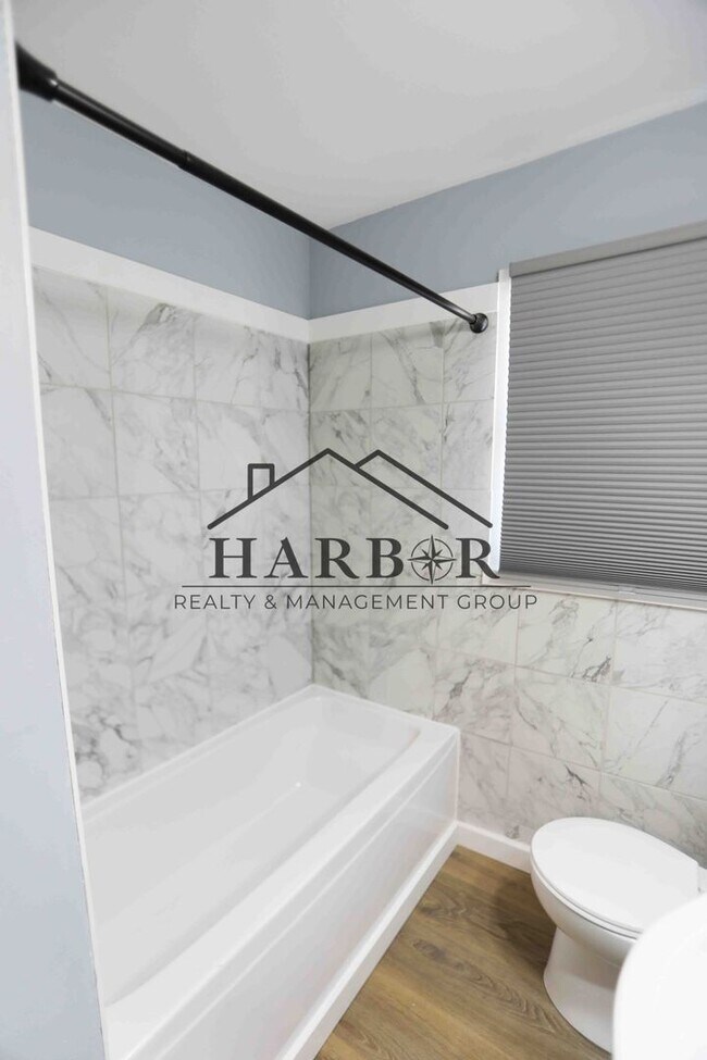 Building Photo - Fully Renovated 2 Bedroom!