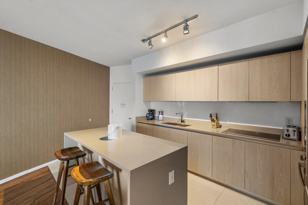 Building Photo - 4111 S Ocean Dr