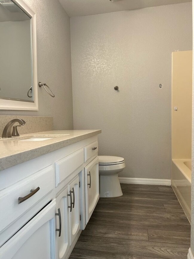 Building Photo - Please call Vaughn Realty, 760-446-6561 to...